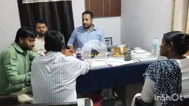 सासाराम: सासाराम में मनचला अधिकारी ने कई लोगों की बारी-बारी से सुनी समस्याएं