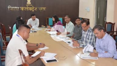 चूरू: जिला कलक्टर ने कलेक्ट्रेट में ग्रामीण व शहरी सेवा शिविरों और विभिन्न विभागों के कार्यों की समीक्षा कर दिए निर्देश