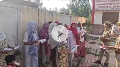 अमरोहा: मिशन शक्ति अभियान के तहत महिलाओं में बढ़ रहा आत्मविश्वास, अमरोहा में महिला पुलिसकर्मी कर रही जागरूकता