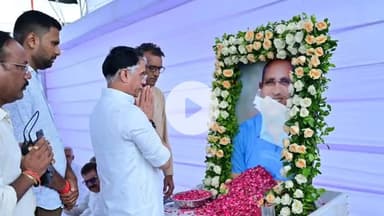 बीकानेर: AICC के राष्ट्रीय प्रवक्ता पवन खेड़ा बीकानेर पहुंचे, कांग्रेस नेता रामेश्वर डूडी को दी श्रद्धांजलि