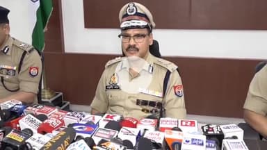 कानपुर: कानपुर पुलिस कमिश्नर रघुवीर लाल ने संभाला चार्ज, कहा- अपराधियों के खिलाफ कार्रवाई नहीं रुकेगी