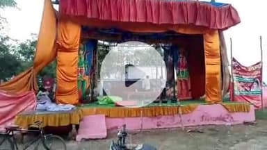 करछना: बसही गांव में रामलीला के मंच में अराजक तत्वों ने लगाई आग, पुलिस जांच में जुटी