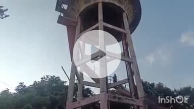 कोल: जिला अस्पताल में उपचार कराने आई महिला ने हसीं खेल में बच्चों के साथ पानी की टंकी पर चढ़ी, वीडियो आया सामने