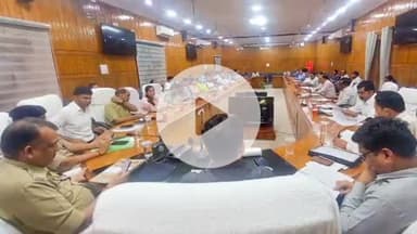 बहराइच: कलेक्ट्रेट सभागार में राज्य/प्रवर अधीनस्थ सेवा परीक्षा को लेकर एसपी और सीडीओ ने जिले के अधिकारियों के साथ की बैठक