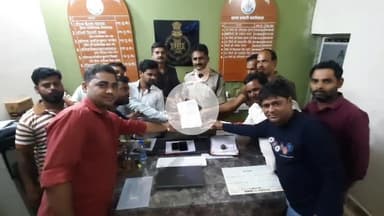 जैसीनगर: जैसीनगर में प्रशासनिक कार्रवाई के विरोध में कल से मेडिकल स्टोर रहेंगे बंद, थाना प्रभारी को सौंपा ज्ञापन