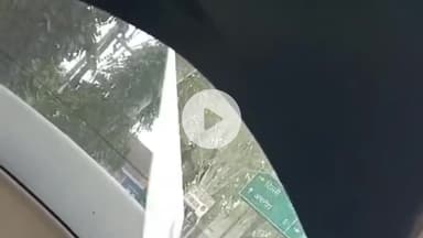 धनौरा: यातायात पुलिस ने गजरौला में चलाया चेकिंग अभियान, कार से उतरवाई काली फिल्म