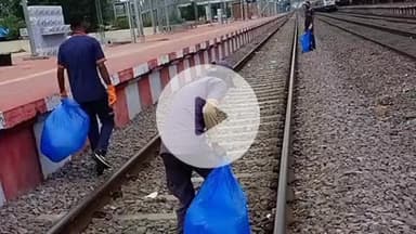 झांसी: स्वच्छ पटरी दिवस पर झाँसी मंडल के सीपरी पुल ट्रैक खंड पर चला व्यापक स्वच्छता अभियान