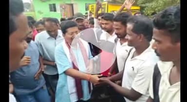 ମହାକାଳପଡା: ମହାକାଳପଡ଼ା ବ୍ଲକ ବଉଳକଣି ପଞ୍ଚାୟତ ସ୍କୁଲଘେରି ଗ୍ରାମର ଗଜଲକ୍ଷ୍ମୀ ପୂଜାରେ ଯୋଗଦେବା ଅବସରରେ ପୂର୍ଵତନ ମନ୍ତ୍ରୀ ଅତନୁ ସବ୍ୟସାଚୀ ନାୟକ