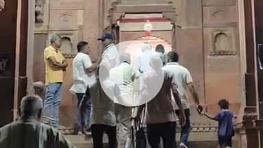 झालरापाटन: झालरापाटन में शरद पूर्णिमा महोत्सव, मंदिरों में उमड़ी भीड़, द्वारकाधीश मंदिर में विशेष श्रृंगार और औषधि युक्त खीर वितरित