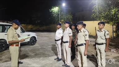 आरा: रात्रि में भोजपुर के पुलिस अधीक्षक महोदय ने EVM/VVPAT वेयरहाउस का किया निरीक्षण