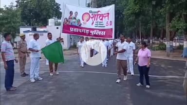 प्रतापगढ़: पुलिस लाइन से मिशन शक्ति फेज-5 के तहत महिलाओं की दौड़ आयोजित, एसपी ने किया उत्साहवर्धन