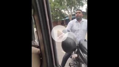 बदलापुर: बदलापुर में भाजपा मंडल अध्यक्ष की गुंडई का वीडियो वायरल, पुलिस गाड़ी में बैठे राजस्वकर्मी को गालियां देकर धमकाया