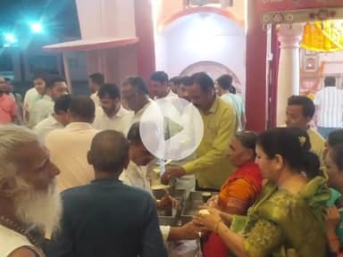 खंडवा नगर: श्री दादाजी दरबार में 108 लीटर दूध का भोग लगाकर प्रसादी बांटी गई