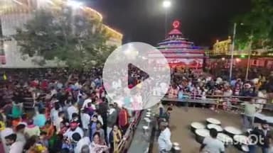 राजनांदगांव: शहर के मां पाताल भैरवी मंदिर परिसर में शरद पूर्णिमा पर जड़ी-बूटी युक्त खीर का वितरण किया गया