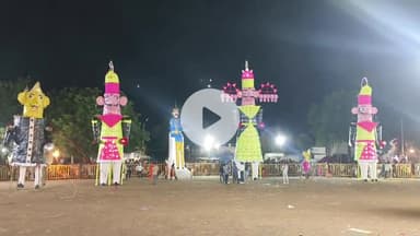 नीमच नगर: नीमच सिटी के रावण रुडी में शरद पूर्णिमा पर दूधिया रोशनी में जले बुराई के 5 पुतले, हुआ भव्य रावण दहन