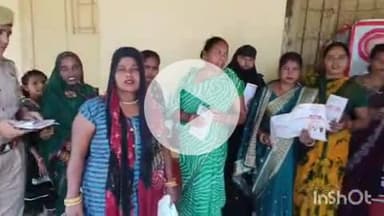 बिधूना: अछल्दा थाना पुलिस ने अछल्दा रेलवे स्टेशन पर मिशन शक्ति कार्यक्रम का आयोजन किया, महिला हेल्पलाइन नंबरों की दी जानकारी