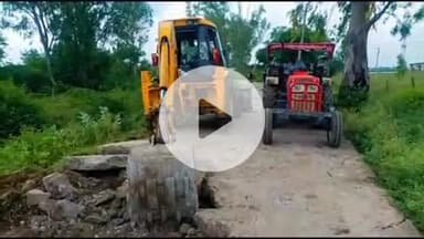 दीगोद: डूंगरज्या गांव में घटिया सड़क निर्माण के चलते ऊर्जा मंत्री के आदेश पर चलाया गया पीला पंजा