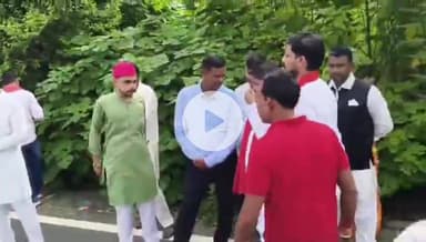 रामपुर: सपा प्रमुख अखिलेश यादव का दीदार करने मुलायम सिंह यूथ ब्रिगेड के राष्ट्रीय महासचिव अपने साथियों के साथ रामपुर पहुंचे