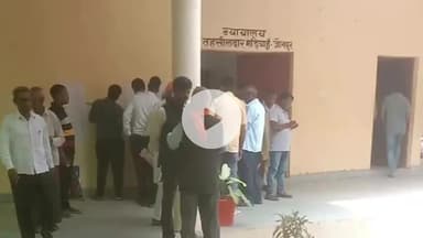 मड़ियाहू: मड़ियाहूं अधिवक्ता संघ ने न्यायिक कार्य से विरत होकर CJI पर जूता फेंकने की कोशिश की निंदा की