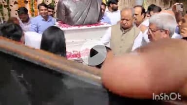 भीलवाड़ा: गहलोत और पायलट ने महिला आश्रम गर्ल्स कॉलेज में पूर्व सीएम माथुर और सुशीला देवी की मूर्तियों का किया अनावरण