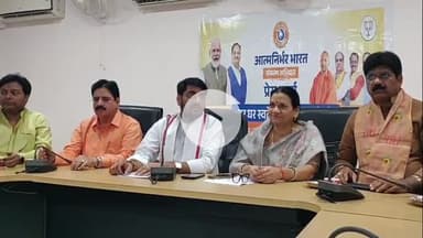 कोल: सर्किट हाउस में आत्मनिर्भर भारत बनाने को लेकर भाजपा विधायक व नेताओं ने की प्रेस वार्ता, स्वदेशी पर दिया जोर