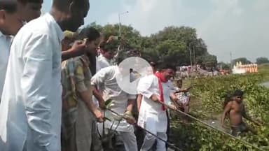 पडरौना: सौ काशी एक बांसी: ऐतिहासिक बासी नदी के जीर्णोद्धार की शुरुआत, नेताओं और अधिकारियों ने किया श्रमदान