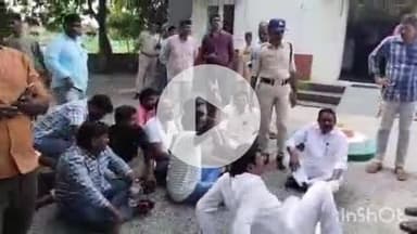 వెల్దండ: వెల్దండ పోలీస్ స్టేషన్ ఎదుట బిజెపి నాయకుల ధర్నా