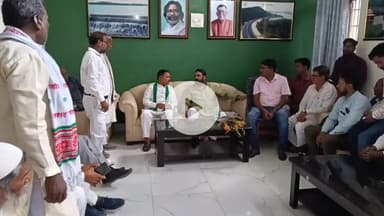 कोडरमा: झामुमो महासचिव ने सरकार की योजनाओं को लोगों तक पहुंचाने के दिए निर्देश