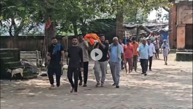 गिरिडीह: बीजेपी के पूर्व जिलाध्यक्ष के निधन पर धारियाडीह स्थित आवास पर पार्टी नेताओं ने दी श्रद्धांजलि