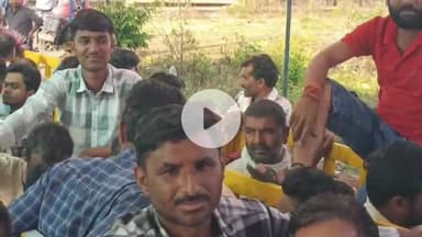 जैसीनगर: खाद की जद्दोजहद: जैसीनगर कृषि उपज मंडी में खाद के लिए किसानों की लगी लंबी-लंबी लाइनें