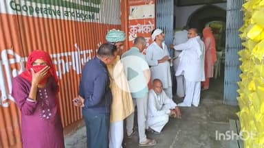 चरखी दादरी: च.दादरी में यूरिया का वितरण, पुरानी अनाज मंडी स्थित सरकारी खाद बिक्री केंद्र पर 300 बैग बांटे गए