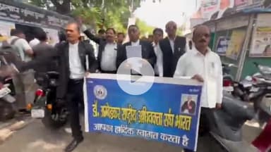 झांसी: मुख्य न्यायाधीश पर जूता उछालने की घटना से अधिवक्ताओं में आक्रोश, झांसी में अधिवक्ताओं ने डीएम को सौंपा ज्ञापन