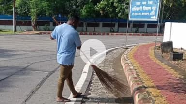 झांसी: झांसी रेल मंडल में स्वच्छ परिसर दिवस का आयोजन, प्रमुख स्टेशनों व कार्यालयों में चलाया गया स्वच्छता अभियान