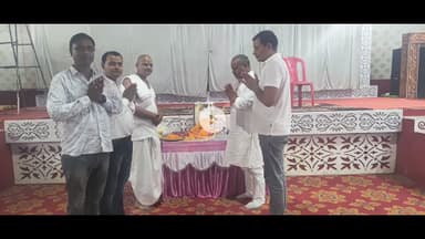 जिले के प्रसिद्ध पत्रकार आज अखबार के संपादक सुनील शर्मा जी के माता जी के श्राद्ध कर्म में पुष्पांजलि अर्पित करते हुए, हम उनकी आत्मा की शांति की कामना करते हैं और उनके परिवार के साथ एकजुटता का प्रदर्शन करते हुए रविराज एवं गणमान्य साथी🙏🙏