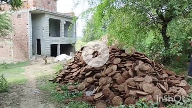 कलान: गांव चौरा बगर में दबंग द्वारा कंडे के बठिया उजड़ने और जबरन रास्ता निकालने को लेकर ग्रामीणों ने एसडीएम से की शिकायत