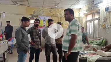 लाडपुरा: ट्रक खाई में गिरने से दो युवक गंभीर रूप से घायल, कोटा के जिला अस्पताल में भर्ती, उपचार जारी