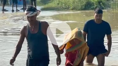 परिहार: बबुरवन पकड़िया मुख्य पथ पर बाढ़ का पानी चढ़ा, आवागमन बंद