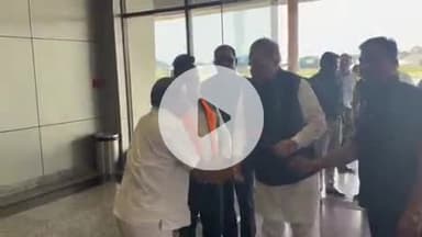 जगदलपुर: विधानसभा अध्यक्ष डॉ रमन सिंह का जगदलपुर एयरपोर्ट में किया गया आत्मीय स्वागत