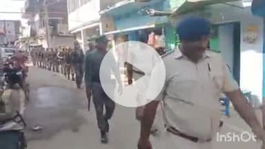 अरवल: आगामी विधानसभा चुनाव को लेकर मेहंदिया थाना क्षेत्र में पुलिस व अर्धसैनिक बलों का फ्लैग मार्च