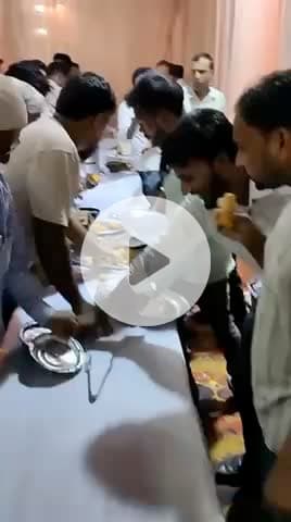 #देवा मेला: लूट लिए गए #पकौड़े..! 

उद्घाटन के समय वीआईपी कैंप में जलपान की व्यवस्था कमेटी द्वारा की गई थी