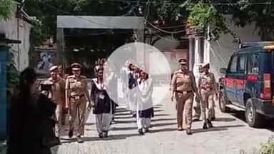 झांसी: मिशन शक्ति फेज 5.0 अभियान के तहत हाफिज सिद्दिकी इन्टर कॉलेज की छात्राओं ने महिला थाने का भ्रमण किया, दी गई जानकारी