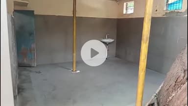 मथुरा: सीएमओ ऑफिस में गंदगी का अंबार, स्वच्छता का संदेश देने वाले विभाग का वीडियो हुआ वायरल