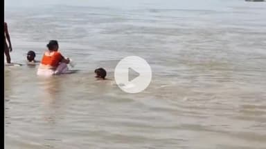 मथुरा: वृन्दावन में मां के साथ यमुना स्नान कर रही बालिका डूबी, पुलिस गोताखोरों की मदद से कर रही तलाश