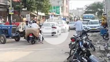 चरखी दादरी: बाढडा के क्रांतिकारी चौक पर जाम लगने से वाहनों की लगी लंबी कतार, वाहन चालकों और राहगीरों को हुई परेशानी