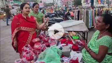 सागर नगर: सागर में करवाचौथ की रौनक: बाज़ारों में उमड़ी महिलाओं की भीड़, करवा की दुकानों पर लगी कतारें, शाम 8:10 पर होगा चंद्रोदय