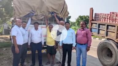 गाज़ीपुर: खाद्य सुरक्षा विभाग की कार्रवाई, हाईवे पर मूविंग व्हीकल चेकिंग में 112 बोरी गेहूं का आटा सीज, नमूने लिए गए