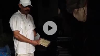 धनौरा: गजरौला में खाद्य विभाग की टीम ने की छापेमारी, अवैध रूप से संचालित सोन पपड़ी बनाने की फैक्ट्री पकड़ी