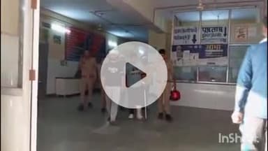 कोल: जानलेवा हमला करने के मामले में फरार आरोपियों को पुलिस ने जनेउ वाली गली से किया गिरफ्तार, की कार्रवाई