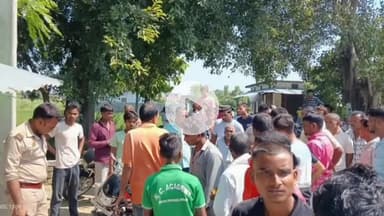 कप्तानगंज: कुशीनगर में दिनदहाड़े बाइक सवार युवकों पर मारपीट और छिनैती का आरोप, पुलिस ने बाइक जब्त कर कार्रवाई शुरू की