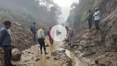 झंडूता: शाहतलाई बरठीं सड़क बाया तांबडी गोचर पर चार माह पूर्व भूस्खलन के कारण मलबा गिरने से सड़क बंद